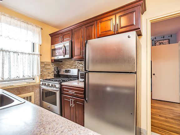 3rd image of 480 Riverdale Ave APT 7M