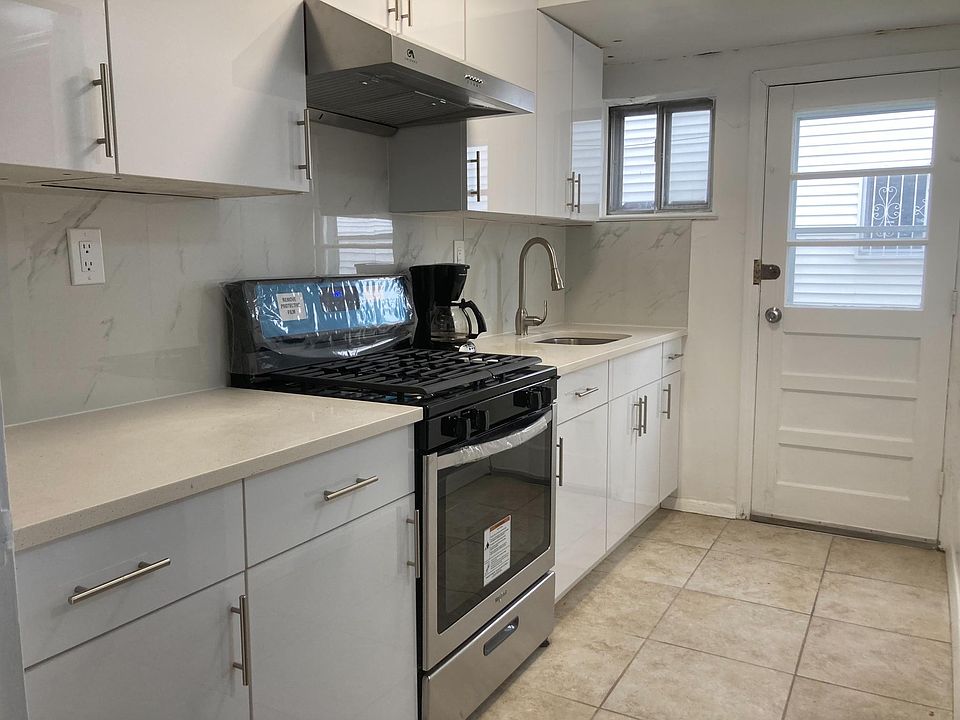 1st image of 8915 160th Ave Floor 1