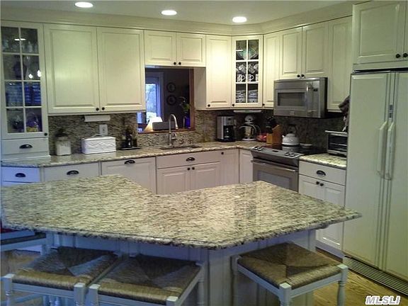 3rd image of 303 Vanderbilt Blvd