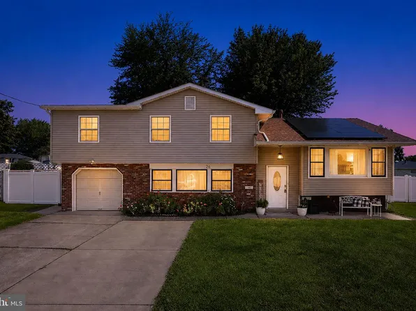 26 Holyoke Dr, Delran, NJ 08075
