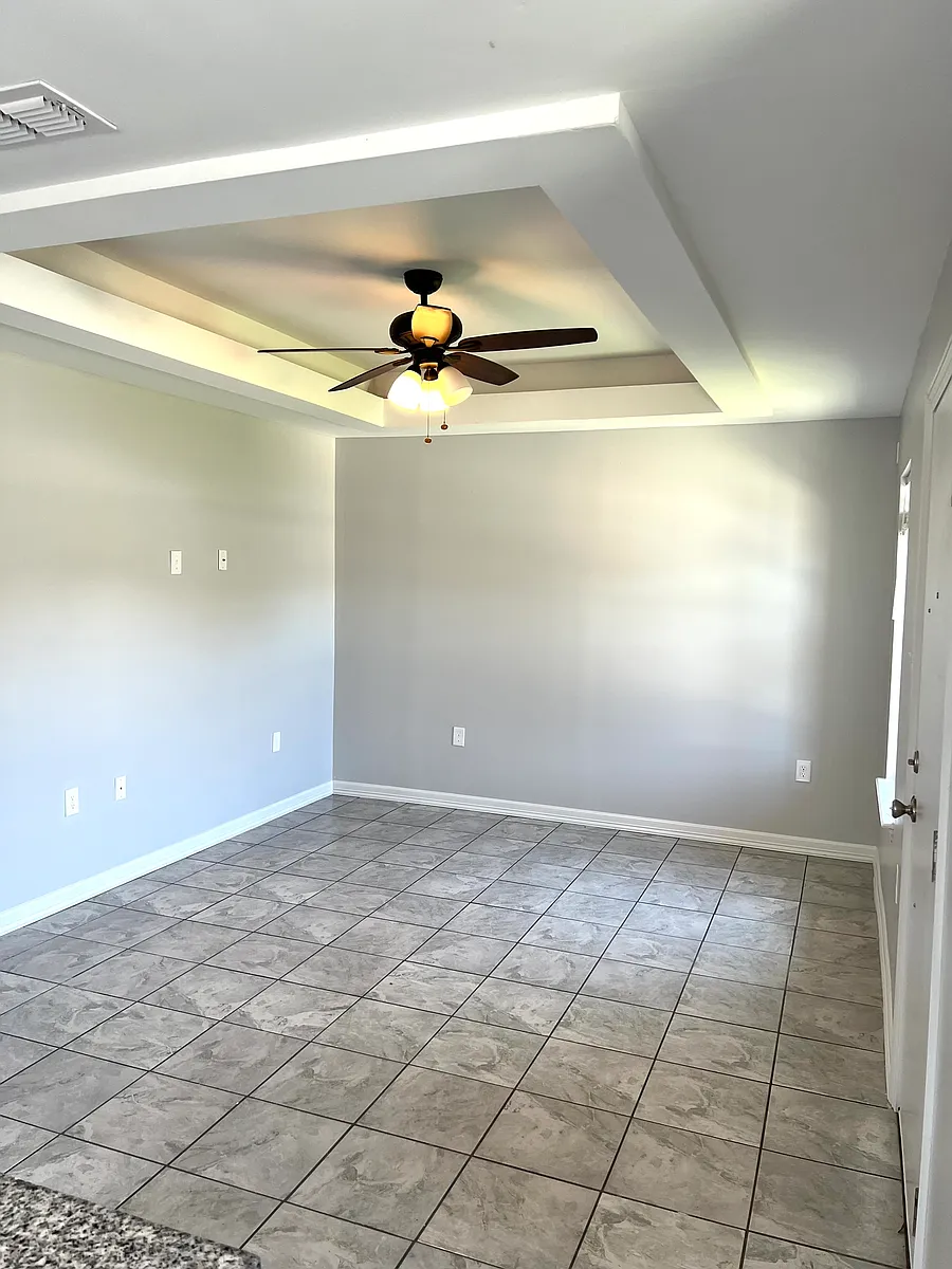 Building Photo - 325 Clemente Ave #A
