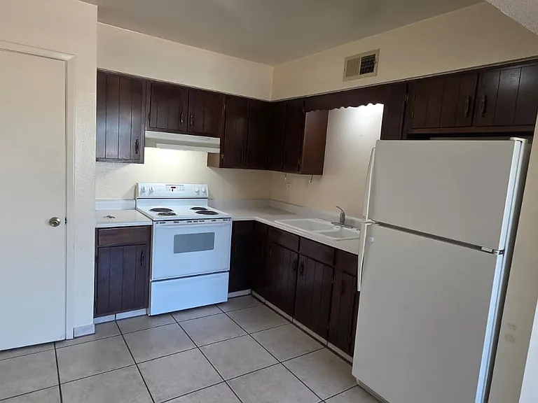 407 E Frost Cir #407 — Photo 4
