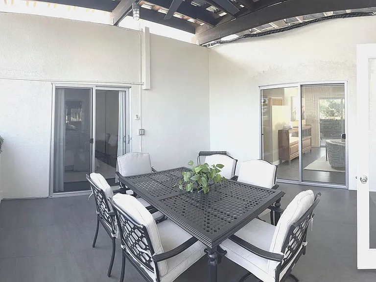 Covered patio with BBQ