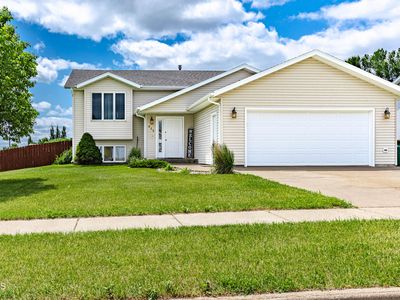 935 Mahone Ave, Bismarck, ND, 58503