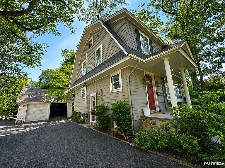 84 Valley View Ave — Photo 18