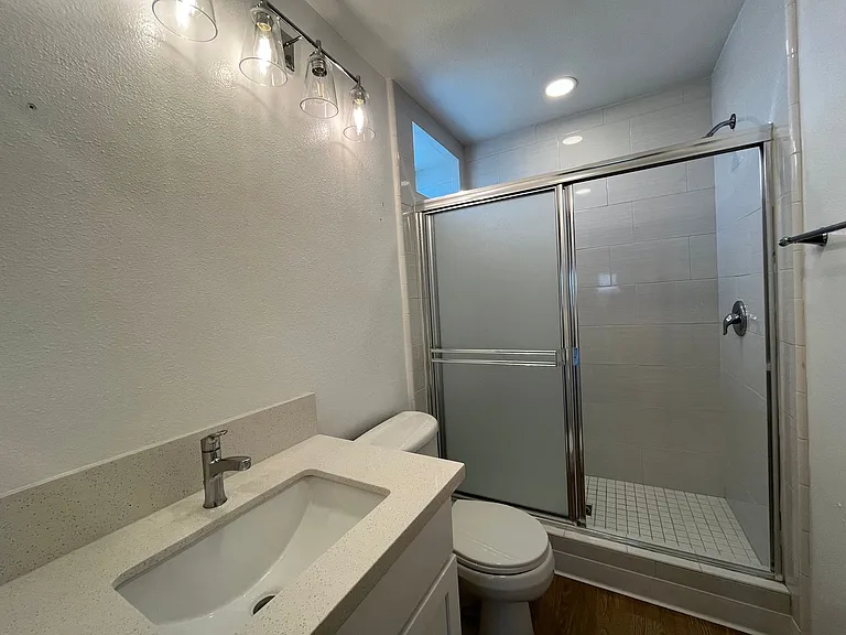 110 S Sweetzer Ave — Photo 108