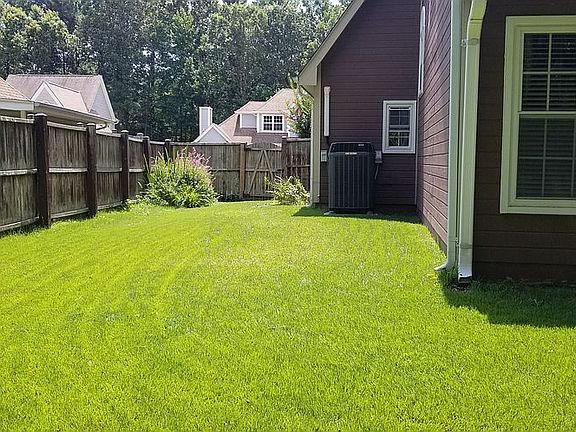 4th image of 47945 Mayflower Dr