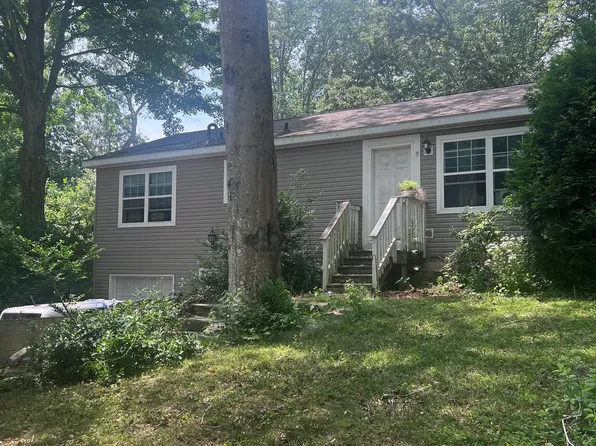 9 Blaine Avenue, Clinton, CT 06413