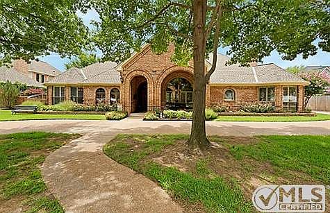1st image of 3411 Crossgate Cir S
