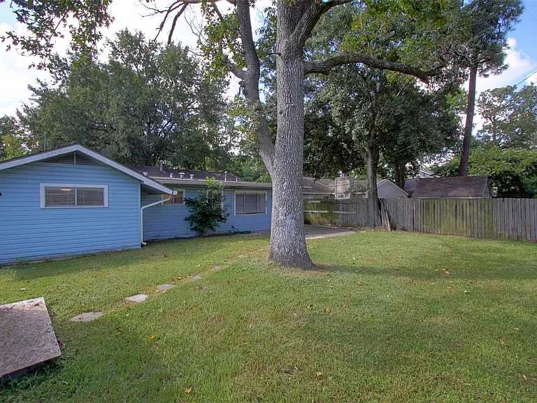 1322 Curtin St — Photo 34