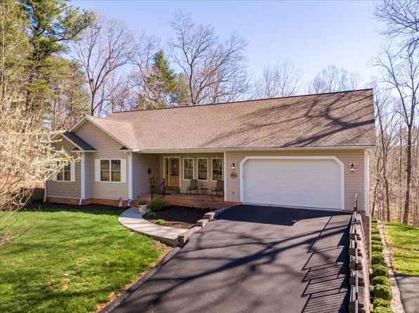359 Boxwoodgreen Dr, Wirtz, VA 24184