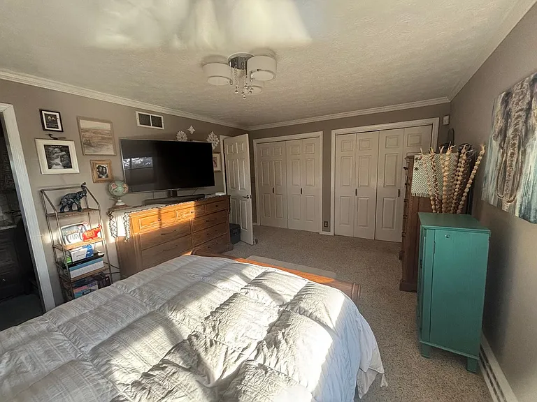 5240-5242 Old Oxford Ln — Photo 21