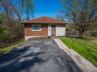 1213 S Eisenhower Dr, Beckley, WV 25801