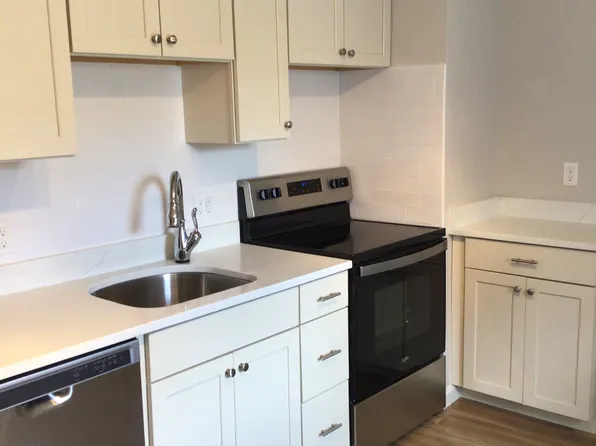 28 High St, Easthampton, MA 01027