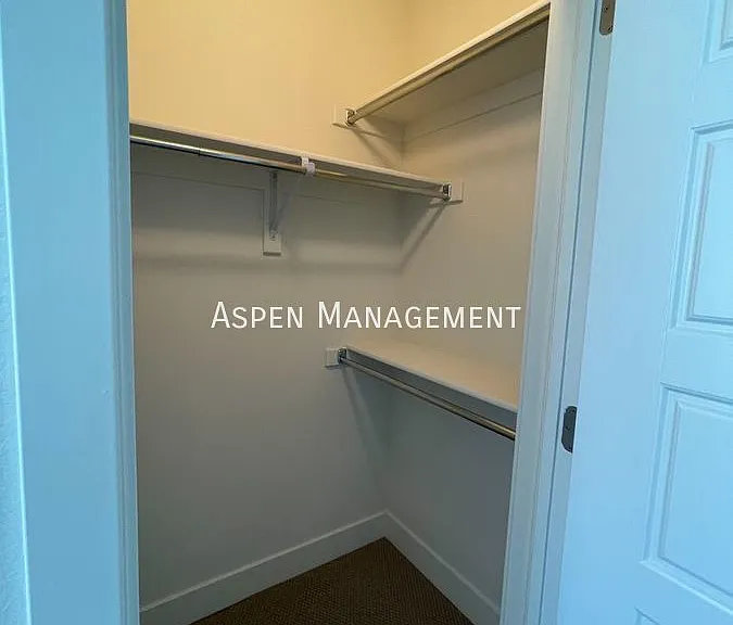 2215 Village Green Way — Photo 13