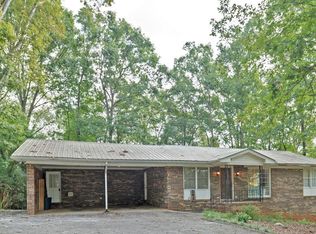 282 Falcon Dr, Hartwell, GA 30643