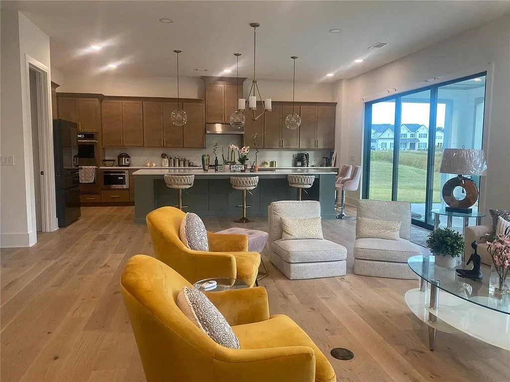 5 bed, 5.5 bath, 3600 sqft, $5,500 — Photo 4