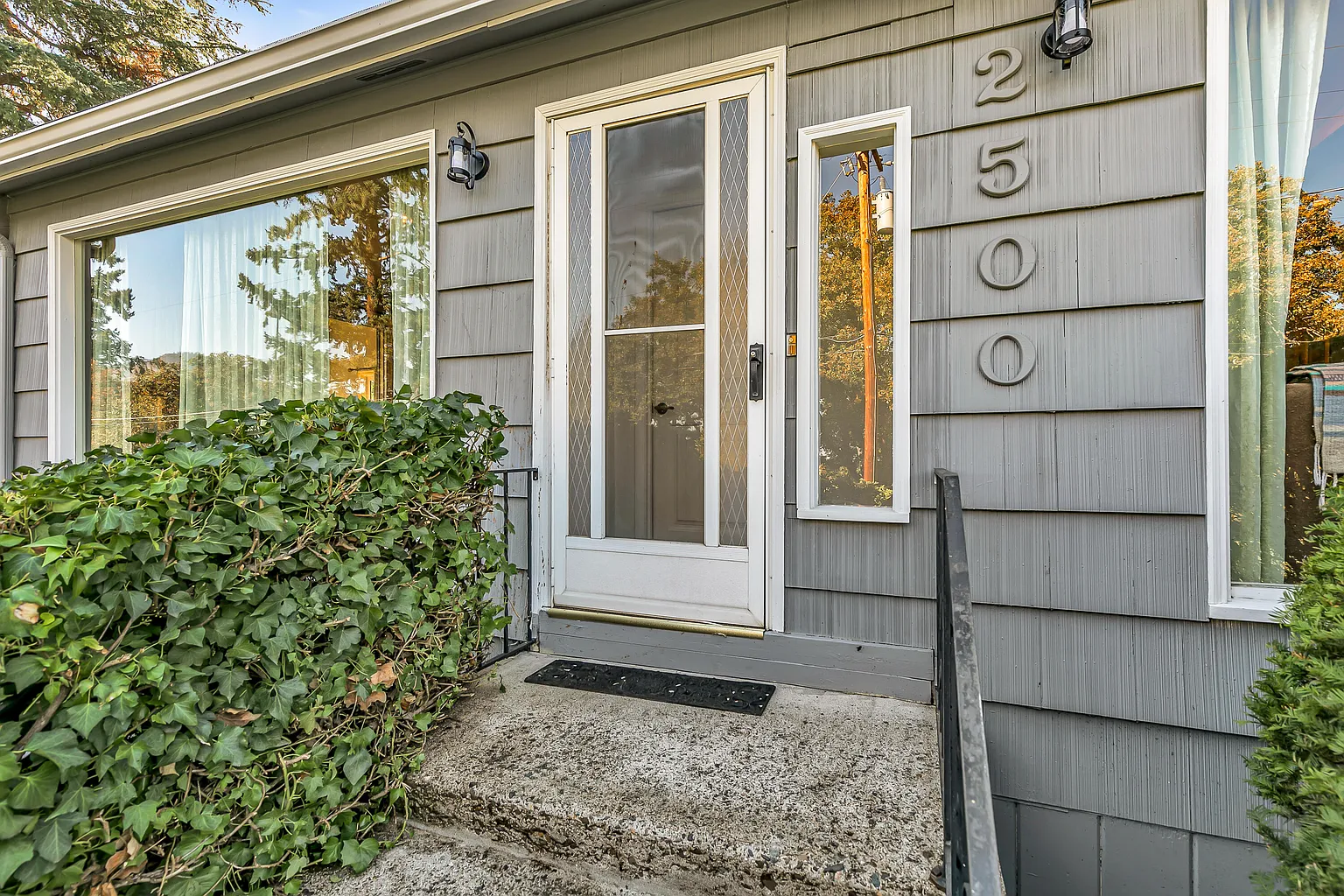 2500 Capital Ave photo 1