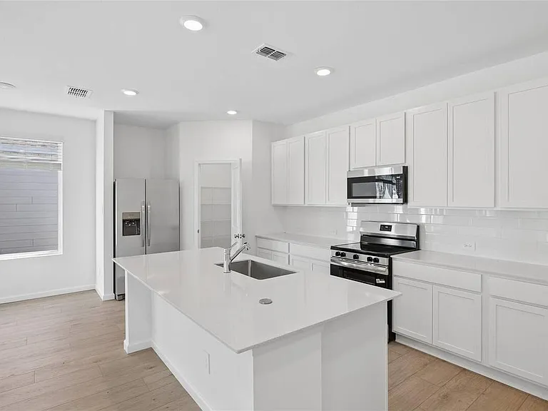 5087 Loggia Ln — Photo 2