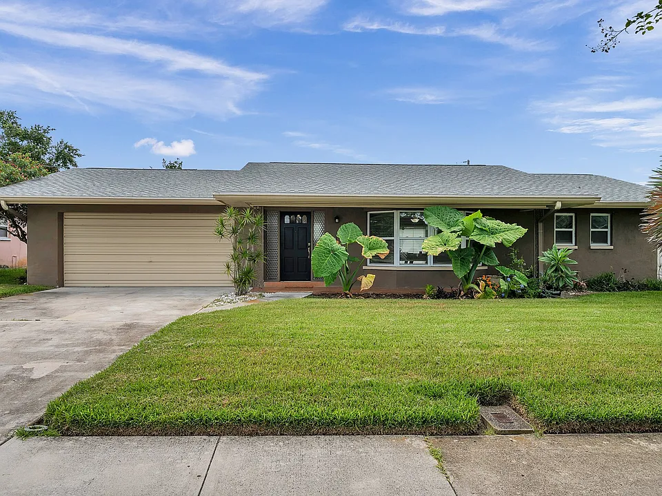 9925 Commodore Dr