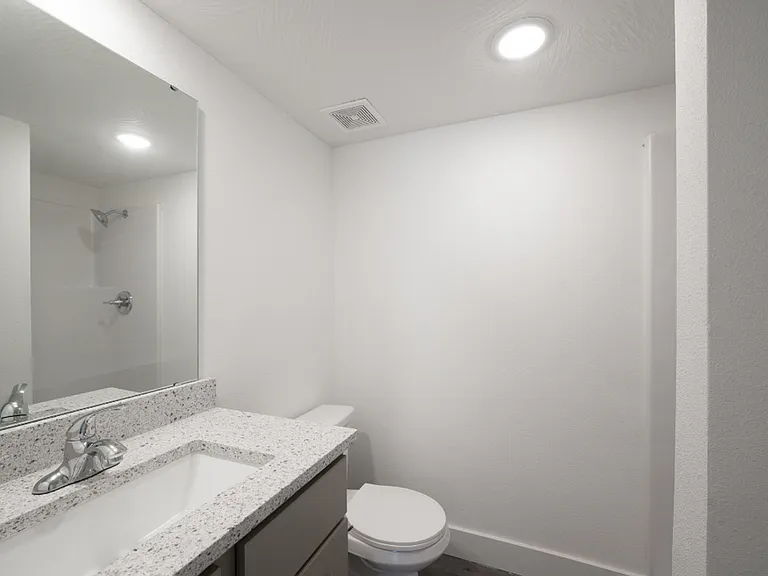 Montclair Point Condominiums — Photo 5