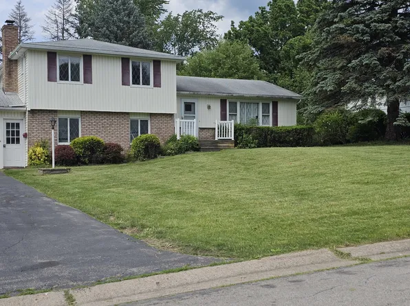 125 Hibiscus Dr, Rochester, NY 14618