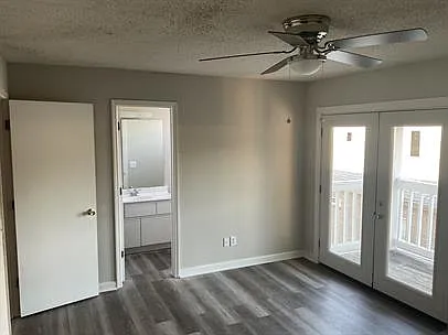 403 S Thomas Rd #E — Photo 3