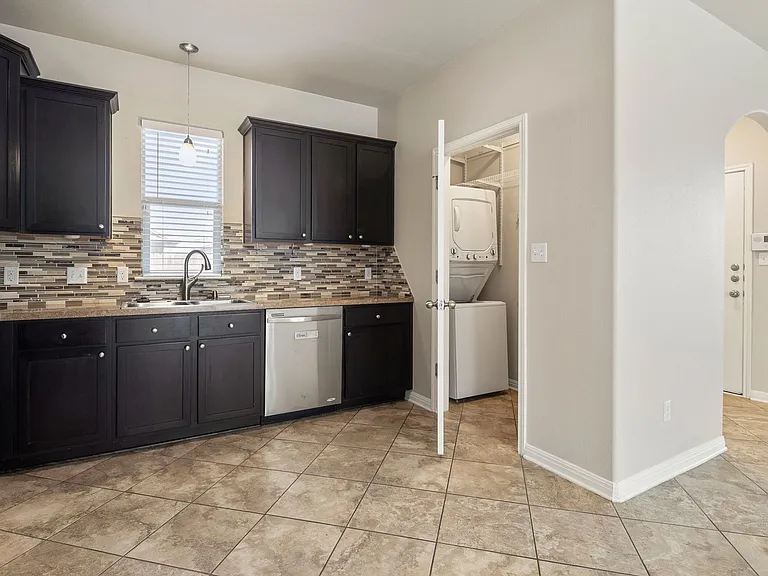 102 Preston Trl — Photo 10