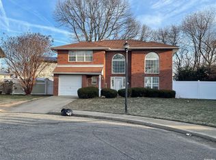 432 Locust Ct, Rockville Centre, NY 11570