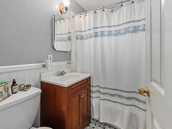 5th image of 407 W Lake Dr