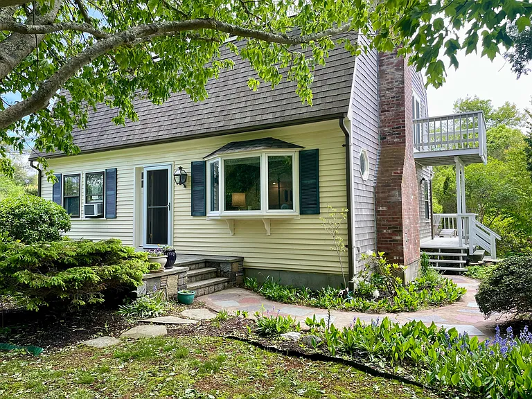 30 Snows Ln — Photo 1
