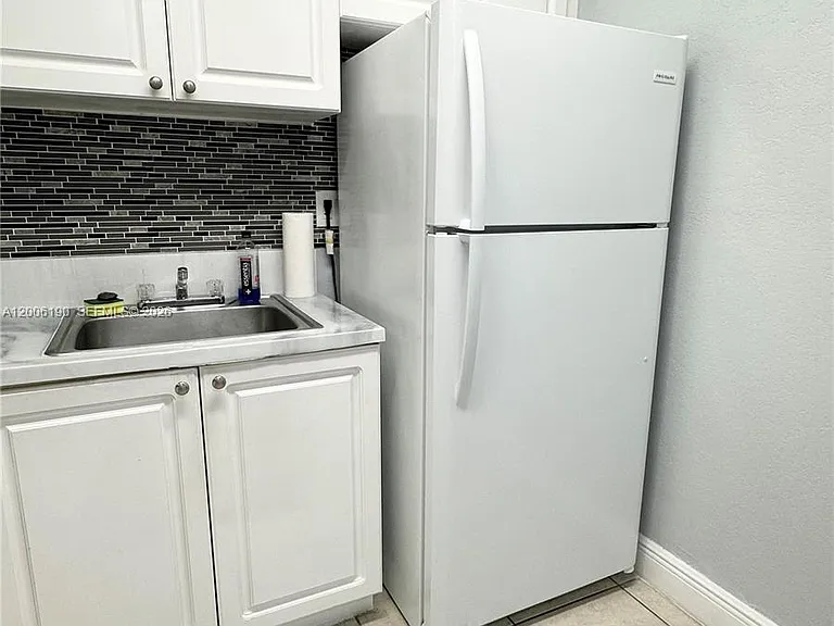 9405 SW 76th St #Y32 — Photo 3