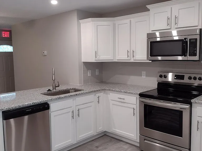 10386 Sandlor St — Photo 2