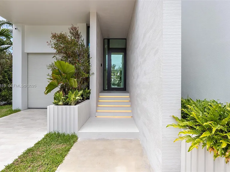 4504 Sheridan Ave — Photo 3