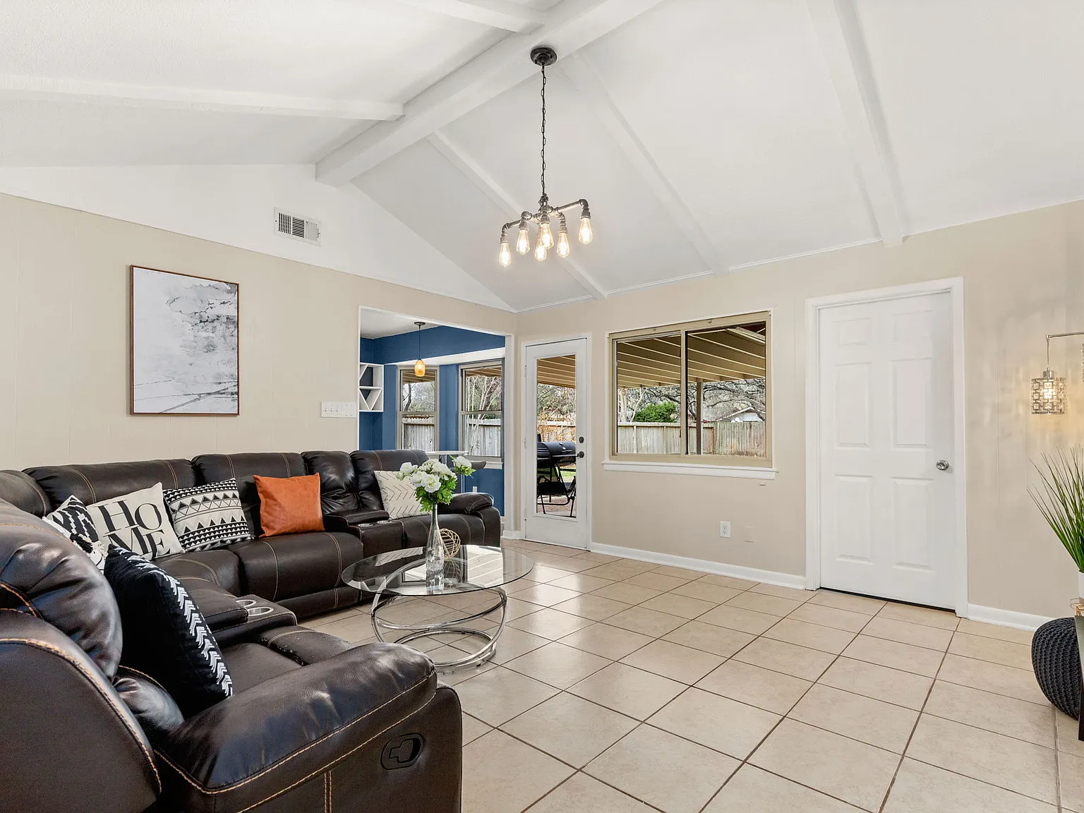 4 bed, $4,800 — Photo 2