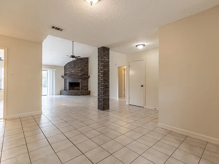 7750 Crooked Road St — Photo 4