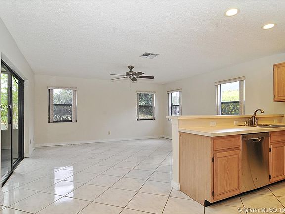 4th image of 2562 Peachtree Cir