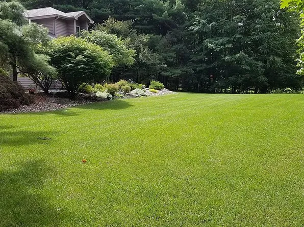 9 Spruce Run, East Greenbush, NY 12061