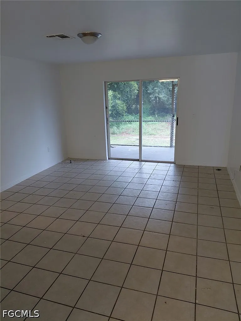 2 bed, 6.0 bath, 2360 sqft, $1,650 — Photo 4