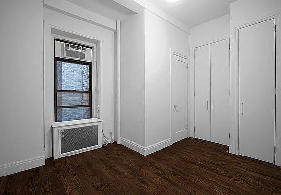 4th image of 19 W 69th St #304305