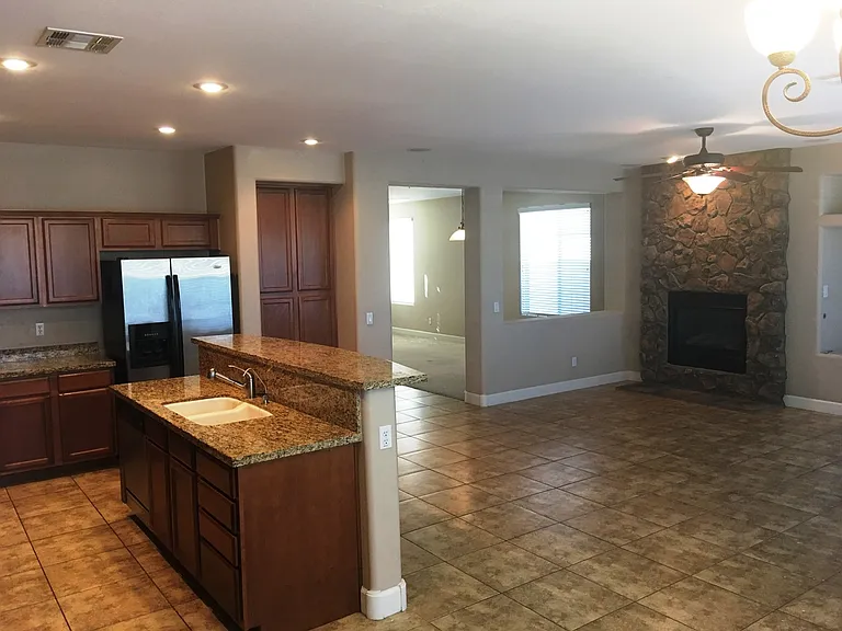 300 W Wisteria Pl — Photo 12