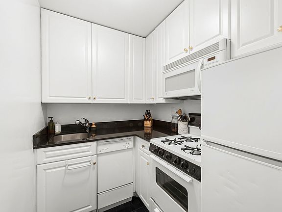 5th image of 520 E 81st St APT 6A