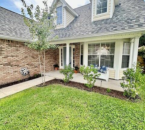 3rd image of 370 Brookwood Blvd