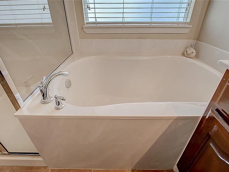 5009 Holliday Dr — Photo 29