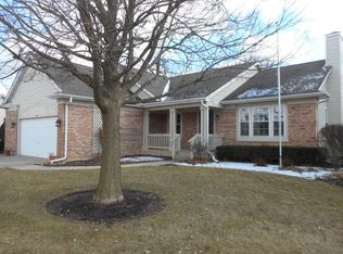 949 Sunbury Rd, South Elgin, IL 60177