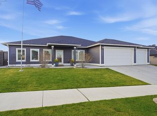 3352 S Lincoln Pl, Kennewick, WA 99336