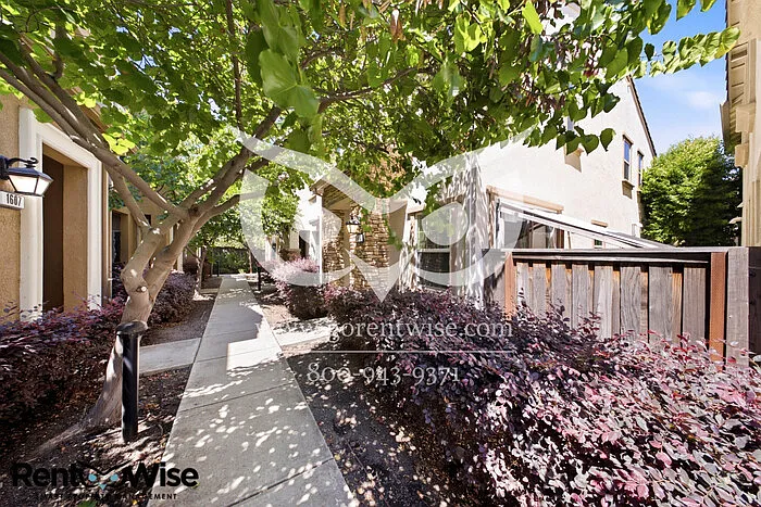1583 Sylvia St — Photo 2