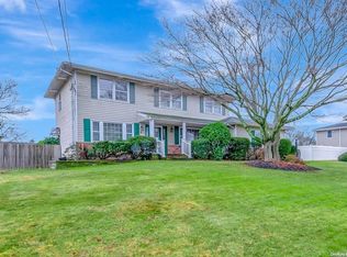 8 Benson Pl, Lake Grove, NY 11755