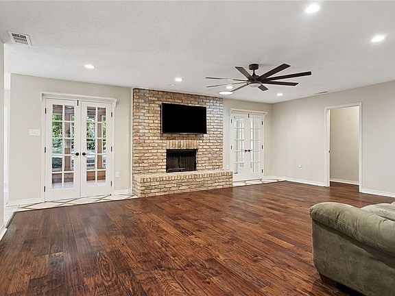 4th image of 157 Kimberly Dr