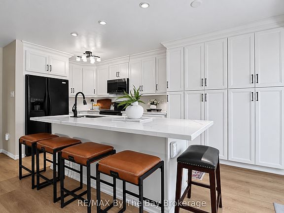 5th image of 84 Wesley Ave
